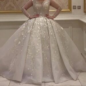 Exquisite Cream Floral luxury Wedding Dress